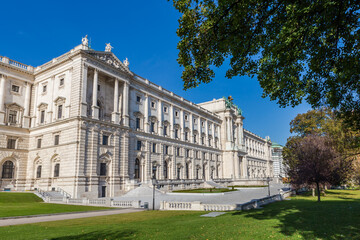 Obraz premium South-eastern facade of the New Castle of Hofburg, Vienna