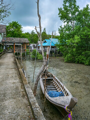 Obraz premium Village sur pilotis sur la côté Ouest de Koh Yao Noi en Thaïlande