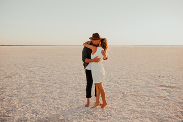 Fototapeta premium pink Lemurian lake, romantic photoshoot of young couple in love