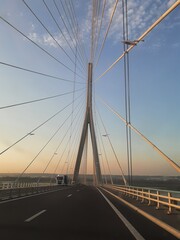 Obraz premium bridge over the river at night