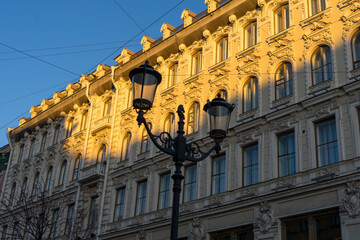 Fototapeta premium street lamp against the backdrop of an old house