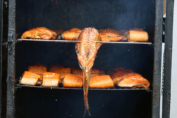 Wędzone ryby w wędzarni nad morzem.  © FotoDax