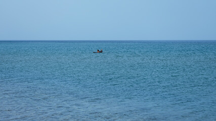 Obraz premium Turquoise wave on the shore, Mediterranean sea.