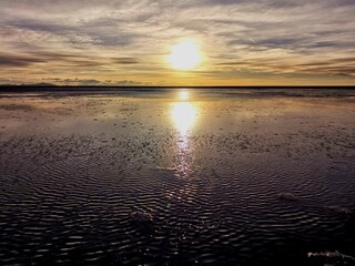 atardeceres reflejadas en el agua
un espejo