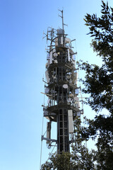 Antenne satellite et émission de télévision