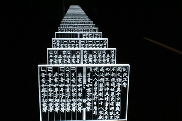 Cuadros de vidrio con escritura Asiatica.