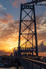 Florianopolis e a torre da ponte Hercílio Luz no pôr-do-sol Florianópolis Santa Catarina Brasil