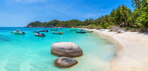 Beach at Koh Tao island © Sergii Figurnyi