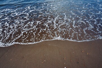 石川県かほく市高松北部海水浴場　波打ち際