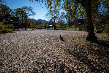 山梨県清里にある「萌木の村」のひろばの秋景色