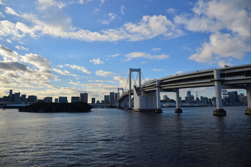 第六台場とレインボーブリッジ、夕暮れ