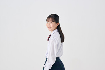 白背景,日本人女子中学生,笑顔