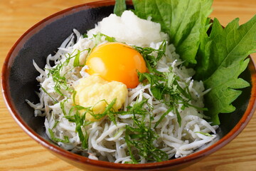 釜揚げしらす丼