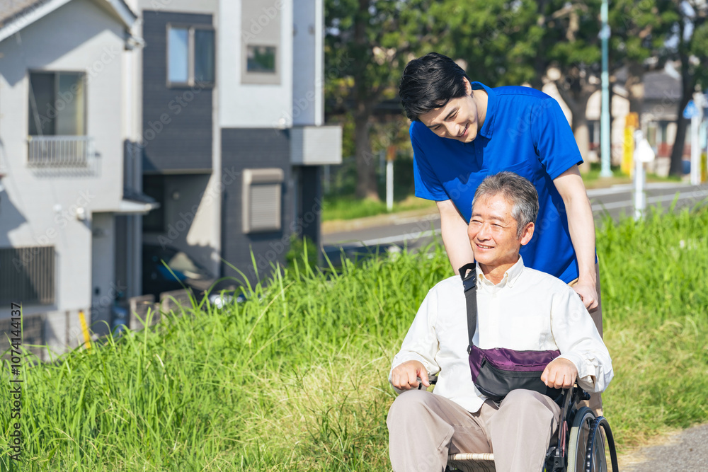Leinwandbilder 介護、車椅子、シニア、高齢者、男性、日本人、外出、サポート、デイサービス、ヘルパー、新緑、爽やか、介護士、介護福祉士、福祉、ウェルネス、リハビリ、健康、ヘルスケア、お年寄り、老人、老人ホーム、レク、散歩、公園、住宅街、笑顔、グリーン、環境、自然、元気、明るい、仕事、職業、デイケア、ホームヘルパー、住宅、働く、押す、ボランティア、屋外、患者、障害、障がい者、支援、サービス、スタッフ、医療、車いす、人