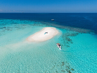 Sandbank experience with picnic in Gaafu Dhaalu Atoll Maguhdhuvaa Island, Maldives