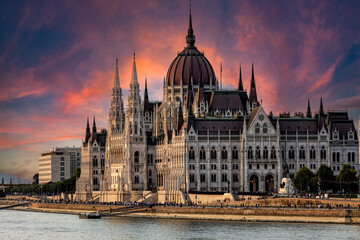 Obraz premium A mesmerizing 4K night view of Budapest’s Parliament and Danube River illuminated by city lights. Ideal for travel, tourism, and architectural themes, showcasing the elegance of this European capital 