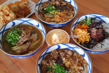 Each bowl contains different ingredients such as meats, vegetables, and rice, garnished with green herbs