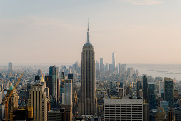 Naklejka premium A breathtaking aerial view of New York City during a beautiful sunset time