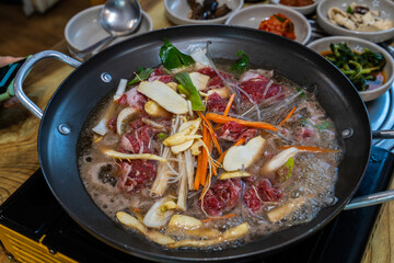 ginseng bulgogi boiling in the pan