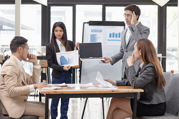 Obraz premium Asian business teamwork working with analysis report and advisor showing plan, Financial analysis and Marketing teamwork concept.