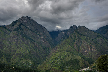 Fototapeta premium Beautiful Himalayan mountain landscape in Kasol in Parvati valley, Himachal Praedsh