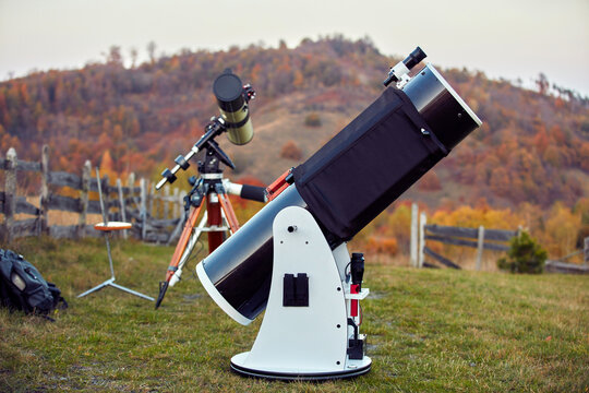 Amateur astronomy telescope for observing stars, planets and other celestial bodies.