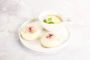 Curd pancakes with sour cream
