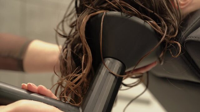 Drying long curly hair with a diffuser hair dryer. Cgm method. Curly Girl Method