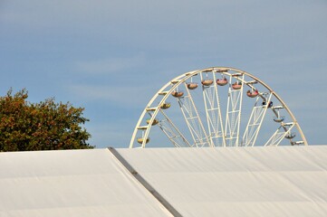 Kirmes Symbolbild #Herbstkirmes mit Riesenrad in Brockum 