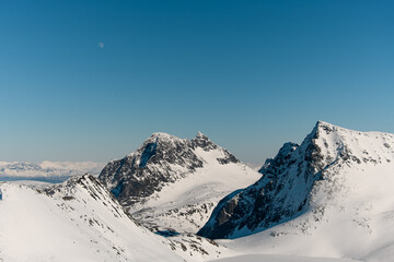 Obraz premium High angle view of a beautiful mesmerizing mountain landscape in spring