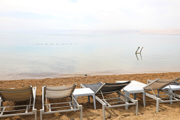 hamacas en la orilla del mar muerto jordania playa 4M0A1686-as24