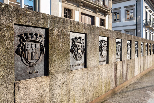 Coat of arms of all Portuguese districts, presented in Braga at the cathedral square