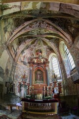 Prezbiterium kościoła w Zbyszycach.