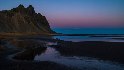 ヴェストラホルンとビーナスベルト　夕暮れ時のストックネス　アイスランド　絶景