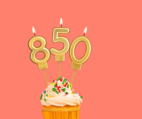 Birthday number 850 - Golden candle with cupcake