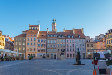 Obraz premium Poland capital warsaw new world street parliament building and old town and royal castle images