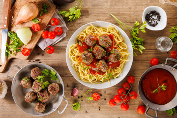 spaghetti with tomato sauce and grilled meatball