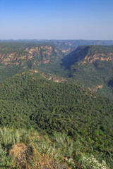 Obraz premium Beautiful view of satpura mountain range, View from Chouragarh Lord Shiva temple, Pachmarhi, Madhya Pradesh, India.