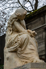 Obraz premium Monument on the grave of Chopin in Pere Lachaise graveyard, Paris