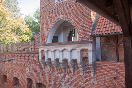 Zamek średniowieczny z 15. wieku, Opor&oacute;w, Polska centralna