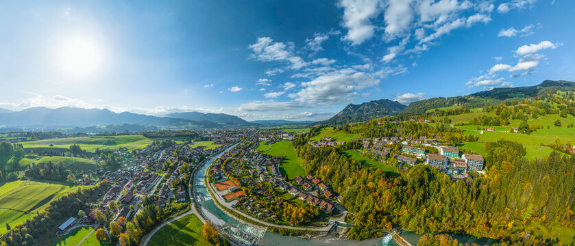 Herbstlicher Ausblick ins Ostrachtal bei Sonthofen im Oberallg&auml;u