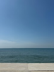 Fototapeta premium sea and clear sky with concrete stones