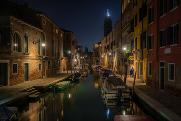 Fototapeta premium Residential channel in Venice at night