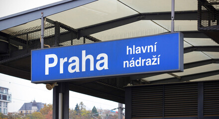 Obraz premium Blue signboard with the Czech inscription Praha hlavni nadrazi (Eng = Prague main station) on one of the platforms of the most important station in the capital of the Czech Republic