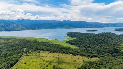 Obraz premium Aerial view of Lake Arenal which was once a town