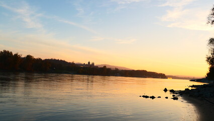 Sonnenuntergang in der Wachau, Blick auf Melk 