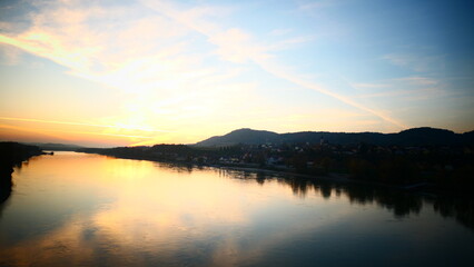 Sonnenuntergang über der Donau bei Melk