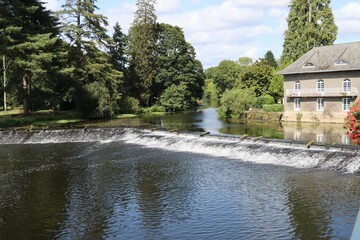 Obraz premium River in the park in Malestroit, France