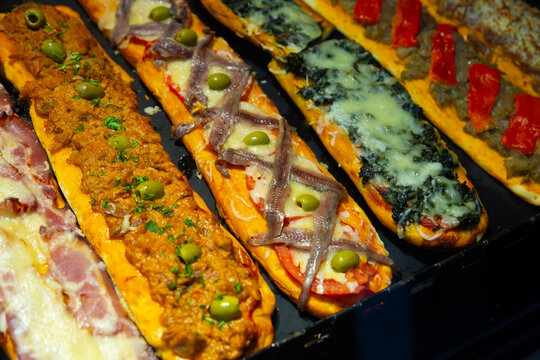 Coca de recapte, a thin crust vegetable pizza or tarte traditional in Spain