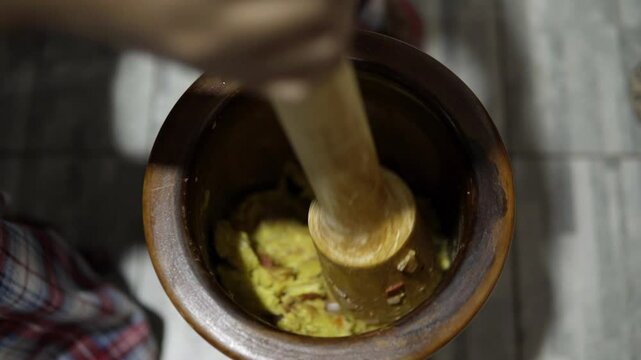 Traditional preparation of Amazonian areas of Bolivia, use of mortar to make pures, mixtures of ingredients such as banana, cassava.